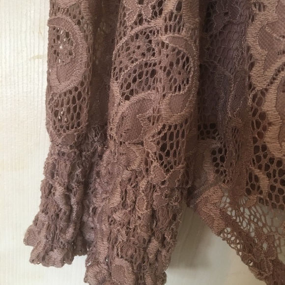 Cable & Gauge Pinky Taupe Lace Top - Picture 3 of 7